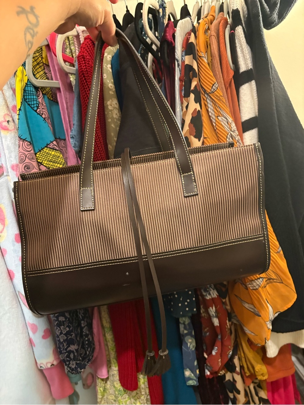 Maxx New York | Shoulder Tote Bag - Picture 3 of 13